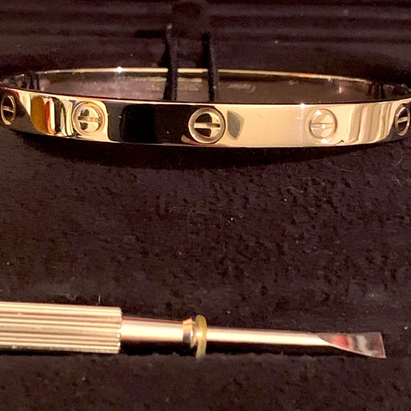 EUC Authentic 18k white gold Cartier Love Bracelet (New Screw locking system) - Picture 10 of 14